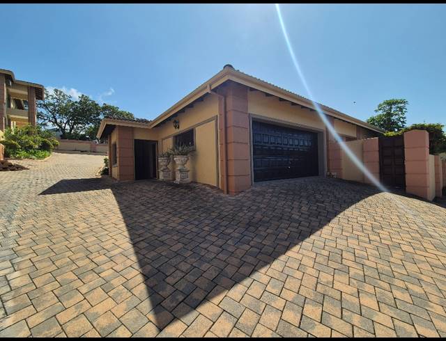 3 BEDROOM TOWNHOUSE FOR SALE IN UVONGO